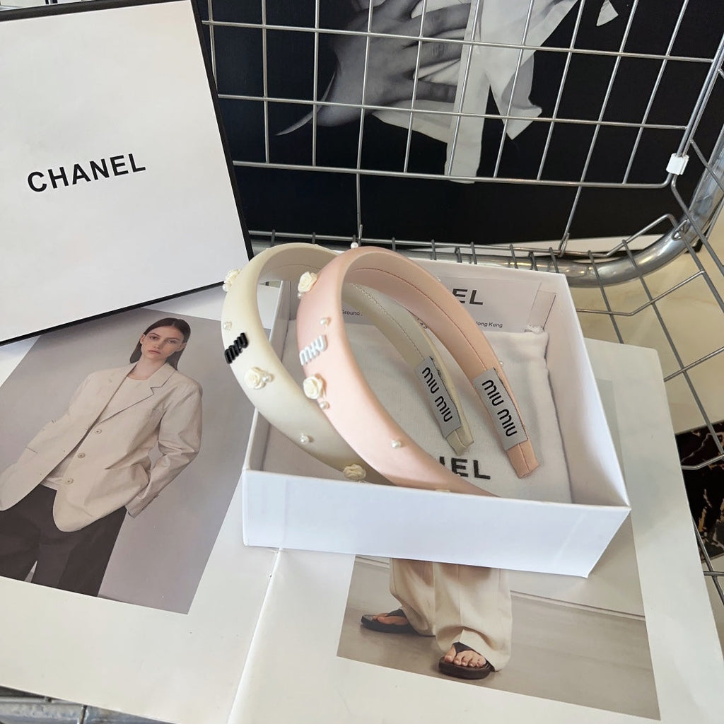 CHANEL HEADBAND EMBELLISHED FLOWER AND PEARL IN LIGHT PINK SILK 194315