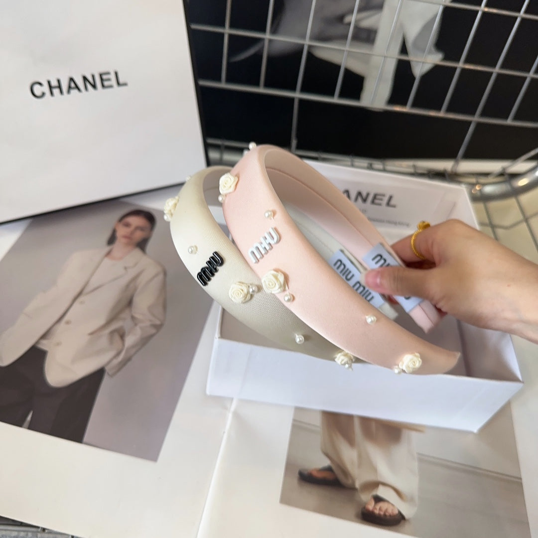 CHANEL HEADBAND EMBELLISHED FLOWER AND PEARL IN IVORY WHITE SILK 194316