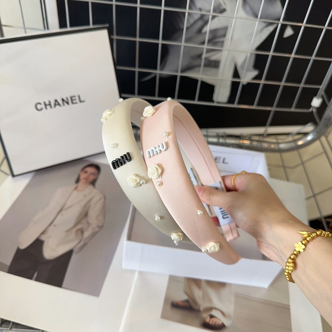 CHANEL HEADBAND EMBELLISHED FLOWER AND PEARL IN IVORY WHITE SILK 194316