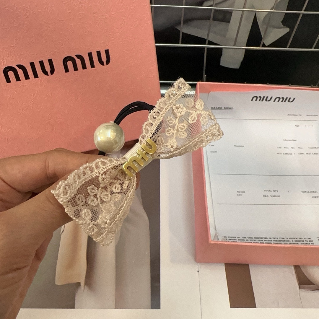 CHANEL SCRUNCHIE IN BEIGE LACE AND SPANDEX FABRIC 250457