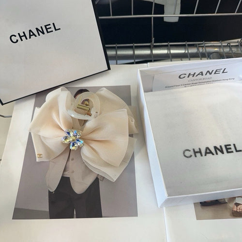 CHANEL BEIGE CREAM VOILE FABRIC AND RESIN CLAW CLIP 432859