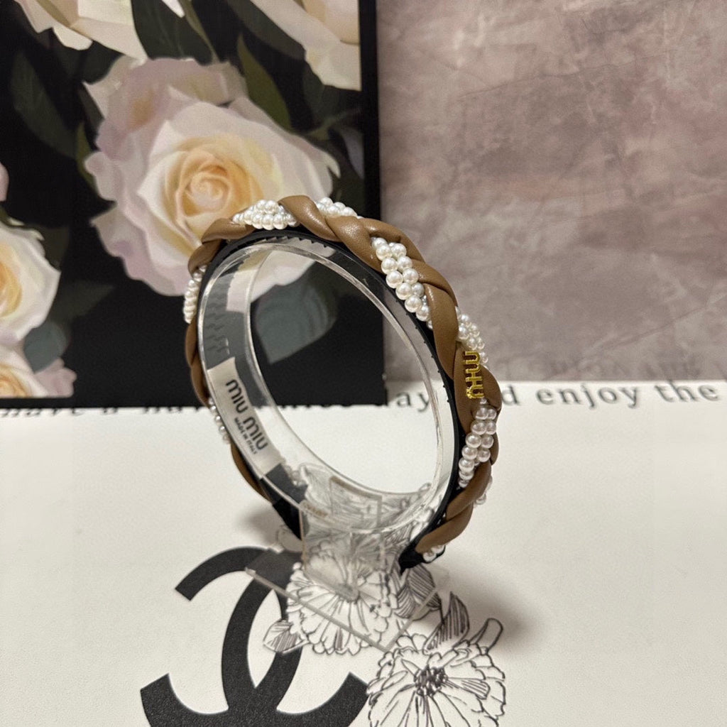 CHANEL HEADBAND IN GOLDEN BROWN CALFSKIN MIX PEARL CHAIN 347679
