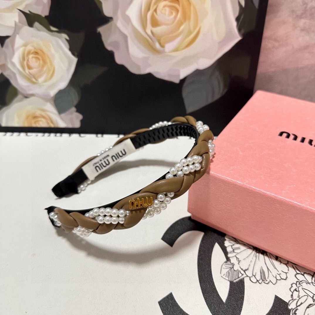 CHANEL HEADBAND IN GOLDEN BROWN CALFSKIN MIX PEARL CHAIN 347679