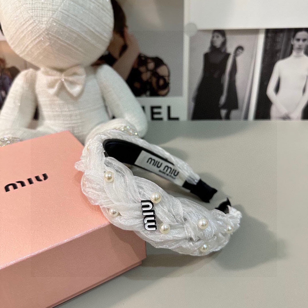 CHANEL HAIR BAND IN WHITE CHIFFON PEARL-EMBELLISHED 395326