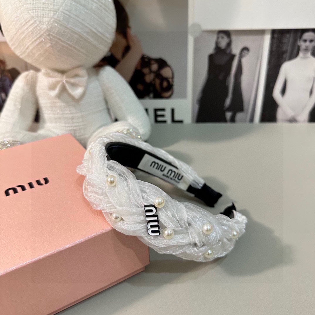 CHANEL HAIR BAND IN WHITE CHIFFON PEARL-EMBELLISHED 395326