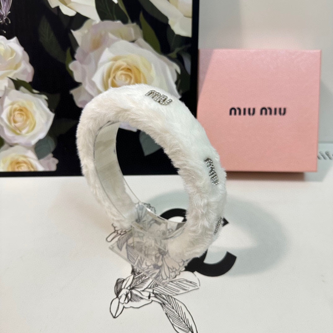 CHANEL THICK HEADBAND WITH DIAMOND LOGO IN WHITE PLUSH FABRIC 412483
