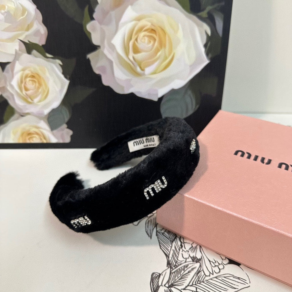 CHANEL THICK HEADBAND WITH DIAMOND LOGO IN BLACK PLUSH FABRIC 412484