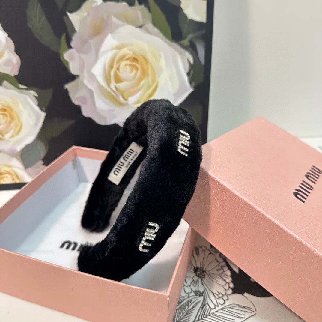 CHANEL THICK HEADBAND WITH DIAMOND LOGO IN BLACK PLUSH FABRIC 412484