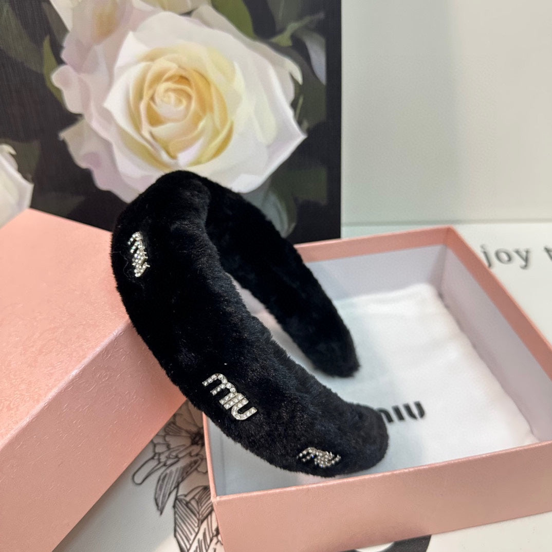 CHANEL THICK HEADBAND WITH DIAMOND LOGO IN BLACK PLUSH FABRIC 412484