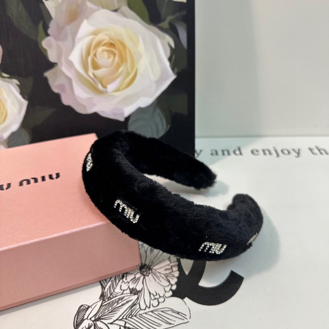 CHANEL THICK HEADBAND WITH DIAMOND LOGO IN BLACK PLUSH FABRIC 412484