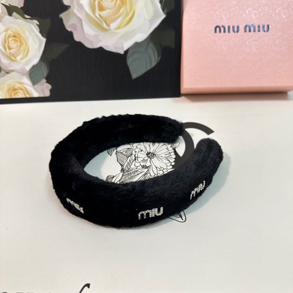 CHANEL THICK HEADBAND WITH DIAMOND LOGO IN BLACK PLUSH FABRIC 412484