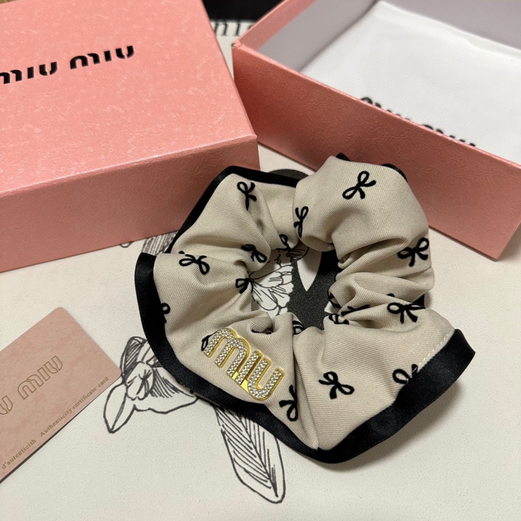 CHANEL HAIR TIE IN BEIGE MIX BLACK SPANDEX FABRIC 432828