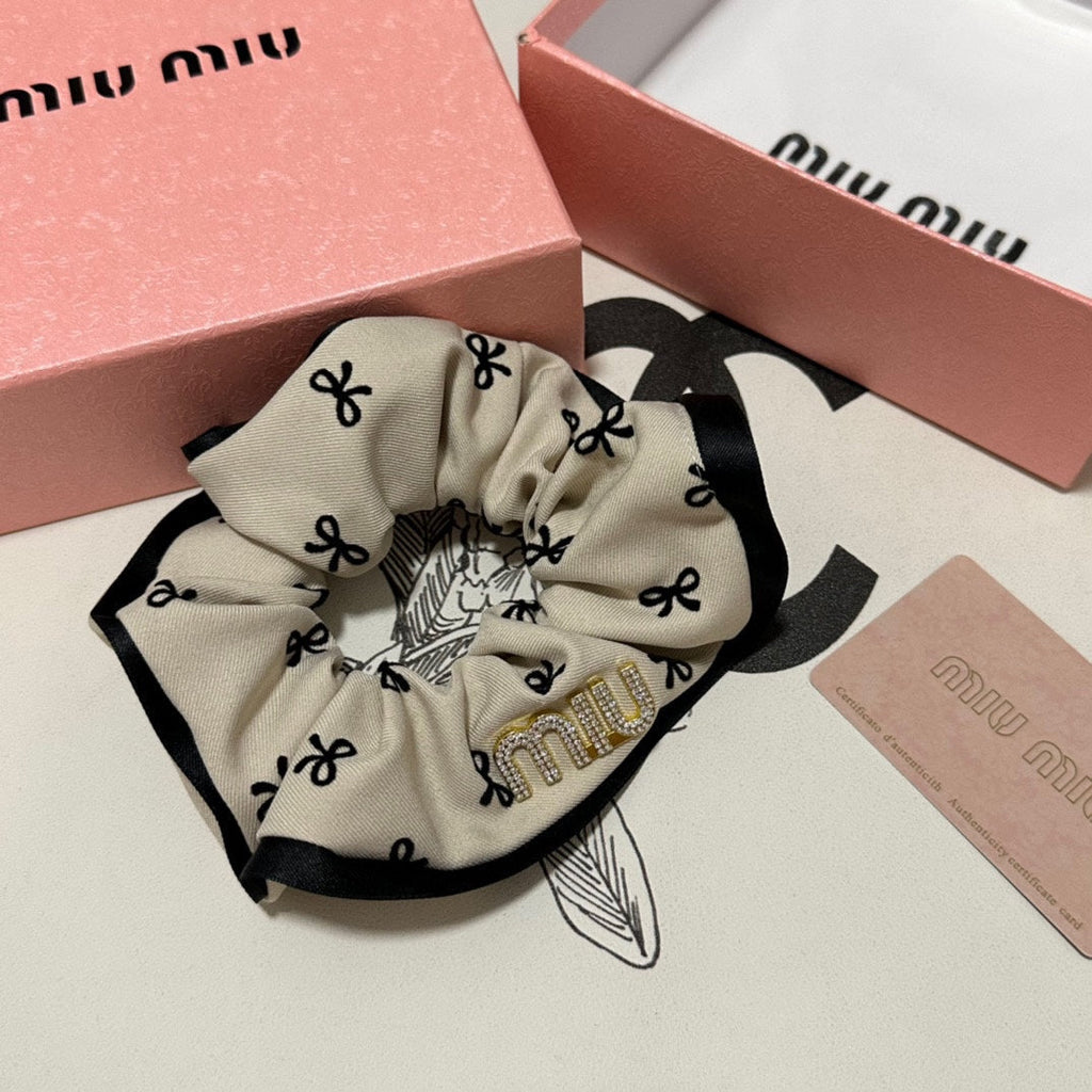 CHANEL HAIR TIE IN BEIGE MIX BLACK SPANDEX FABRIC 432828