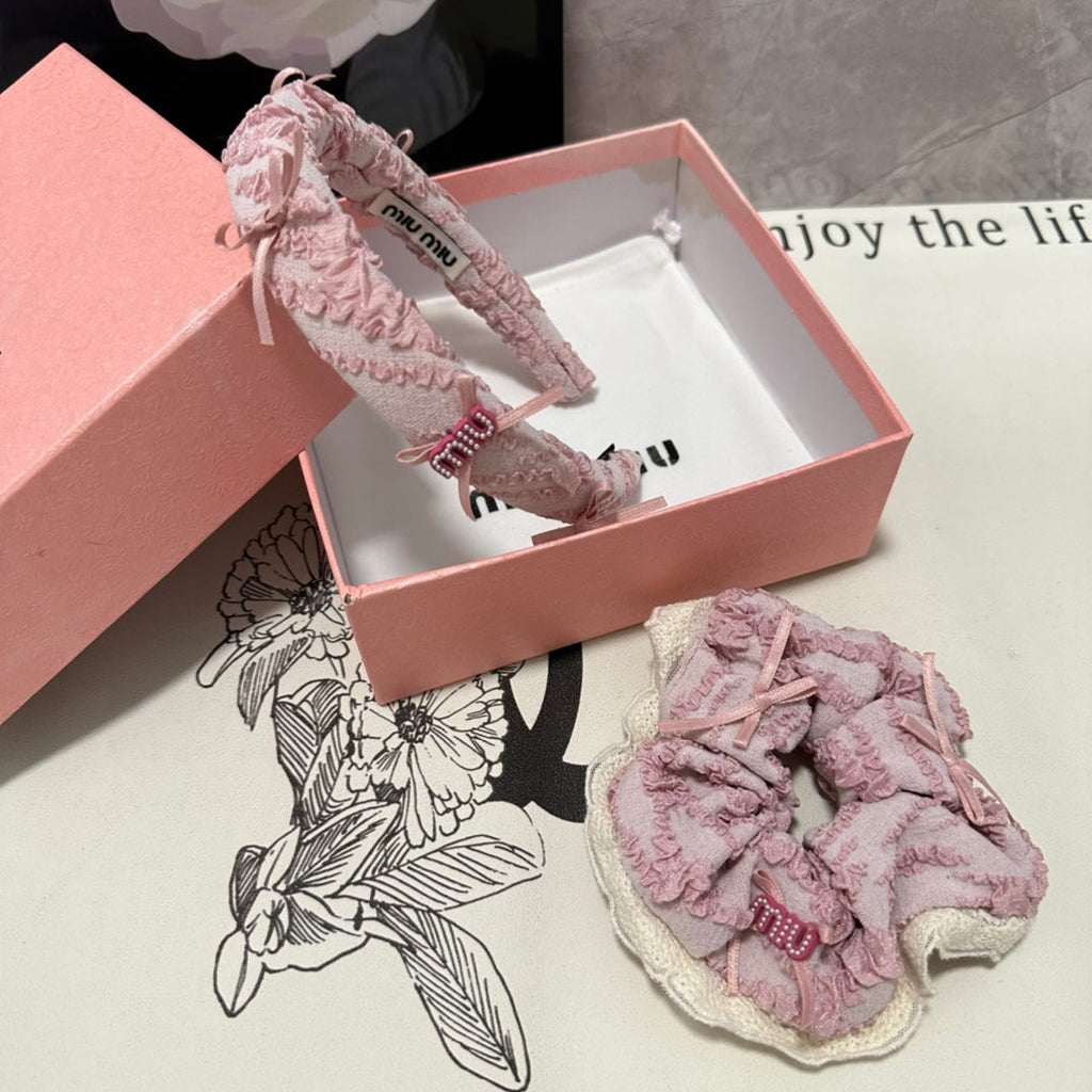 CHANEL SET HEADBAND AND HAIR TIE IN LIGHT PINK FABRIC ATTACHED BOWS 432848