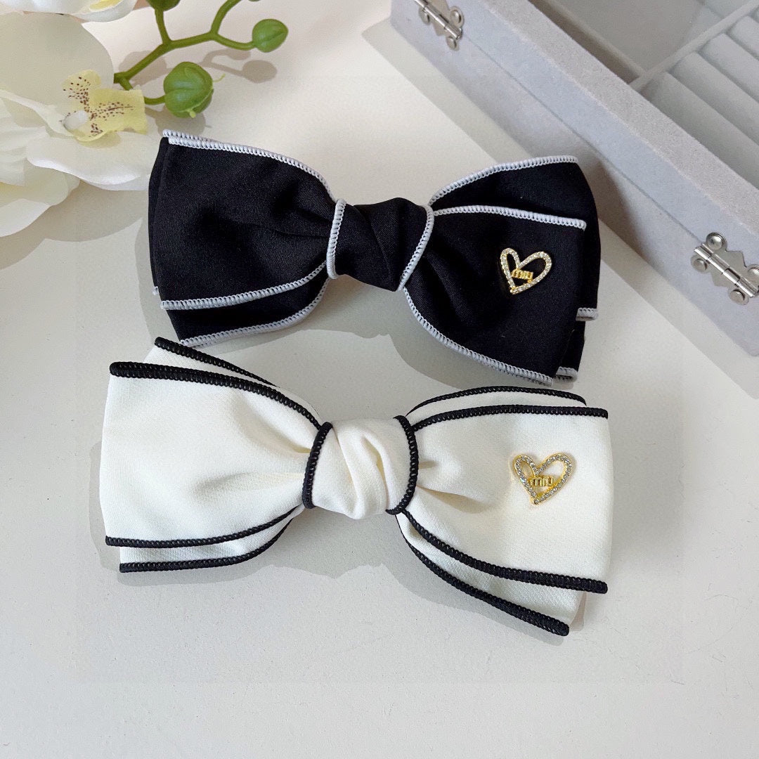 CHANEL BOW HAIRPIN IN WHITE AND BLACK TRIM COTTON 406023
