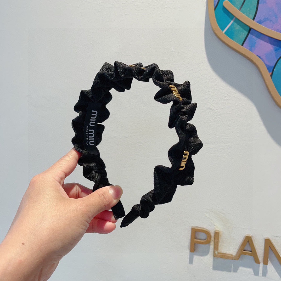 CHANEL HAIRBAND IN BLACK WRINKLED NYLON GOLD LOGO 415930