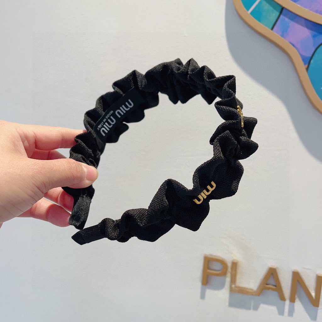 CHANEL HAIRBAND IN BLACK WRINKLED NYLON GOLD LOGO 415930