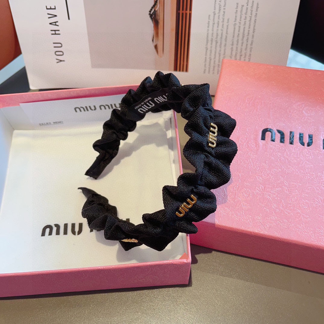 CHANEL HAIRBAND IN BLACK WRINKLED NYLON GOLD LOGO 415930