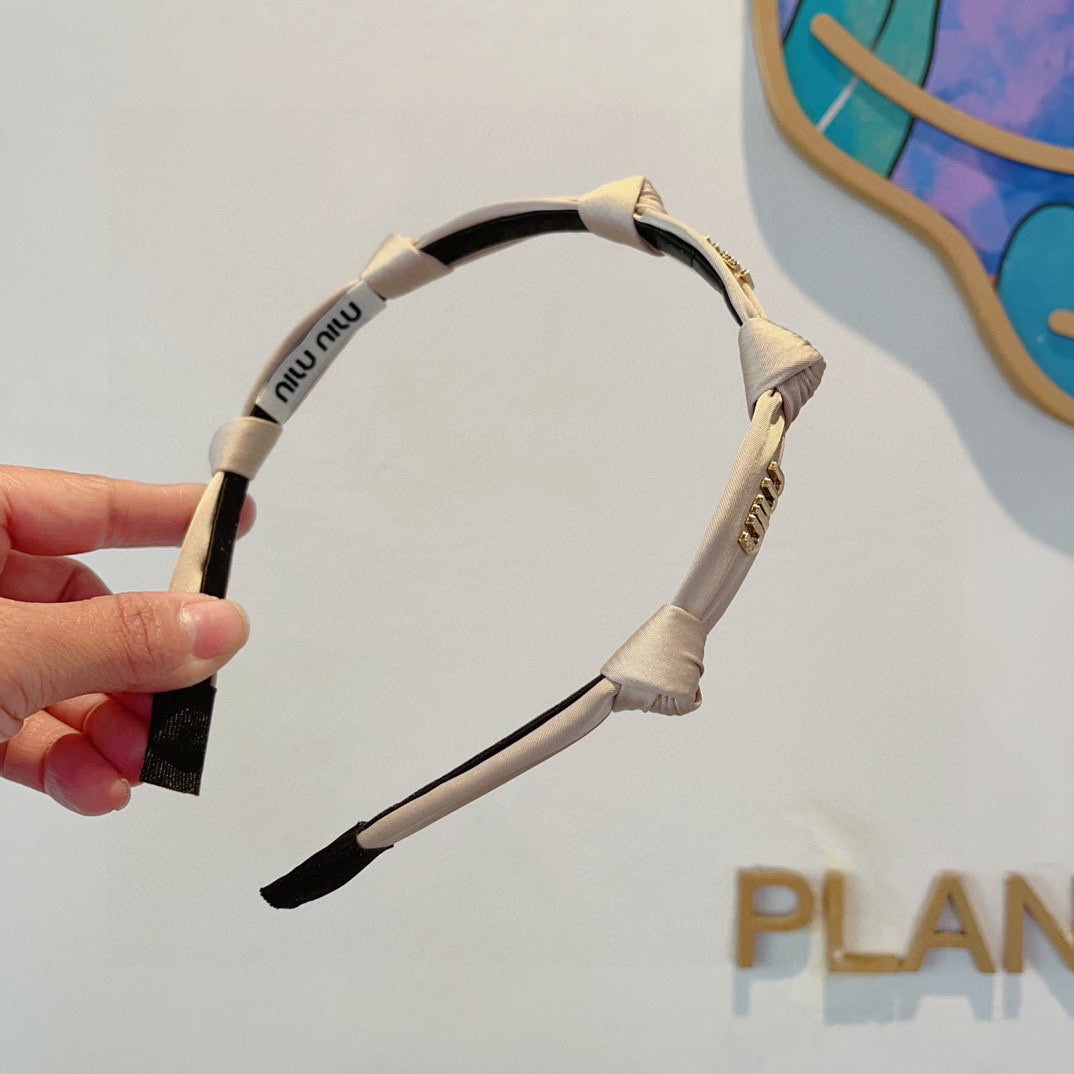 CHANEL HEADBAND GOLD LOGO IN BEIGE SILK 417302