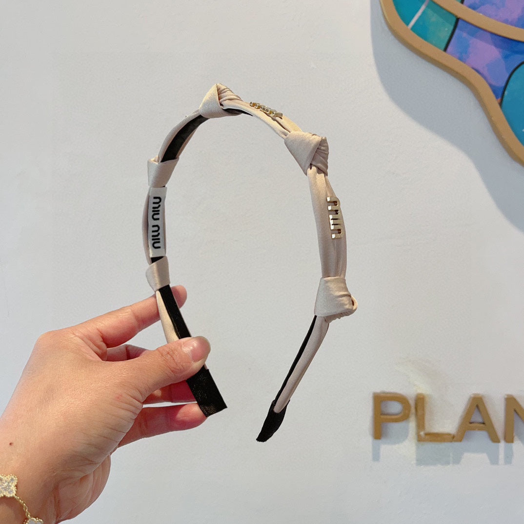 CHANEL HEADBAND GOLD LOGO IN BEIGE SILK 417302
