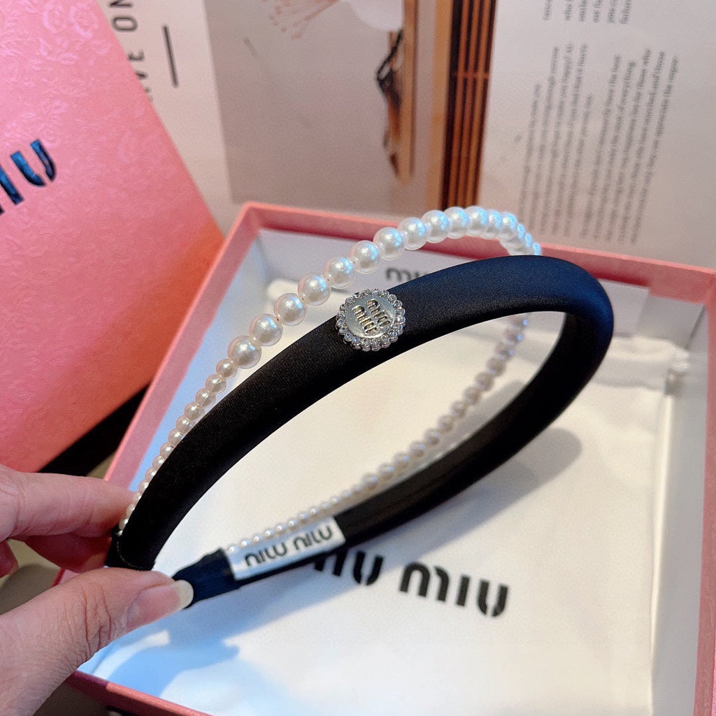 CHANEL HAIR BAND IN BLACK COTTON ATTACHED PEARL CHAIN 418901