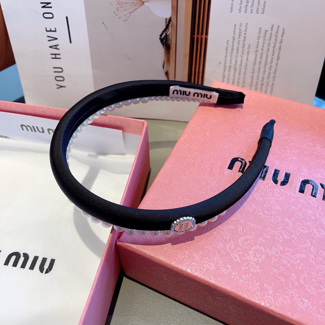 CHANEL HAIR BAND IN BLACK COTTON ATTACHED PEARL CHAIN 418901