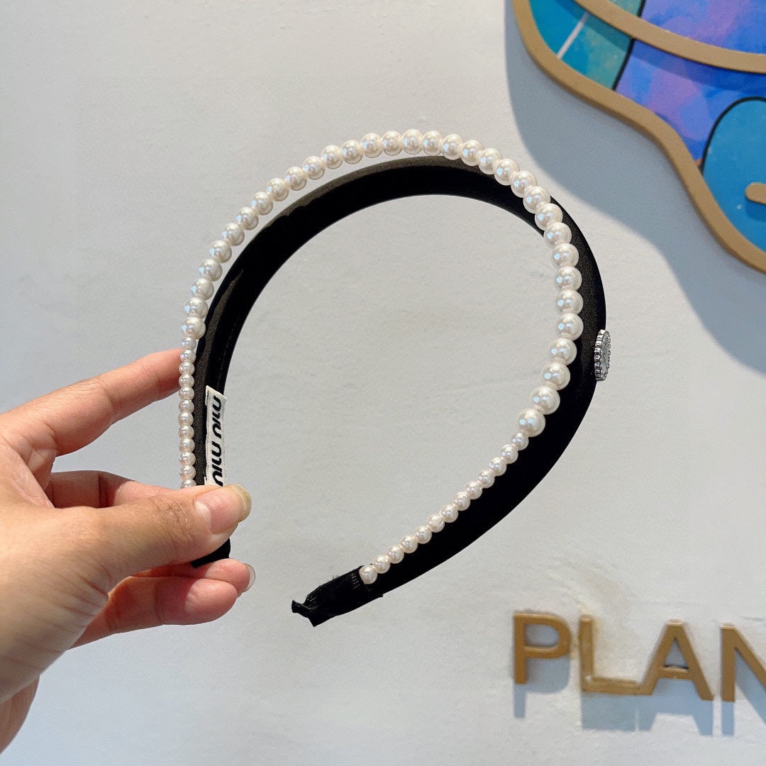 CHANEL HAIR BAND IN BLACK COTTON ATTACHED PEARL CHAIN 418901