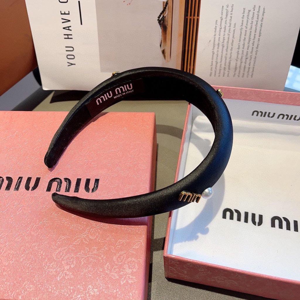 CHANEL THICK HEADBAND ATTACHED PEARL IN BLACK SILK 429311