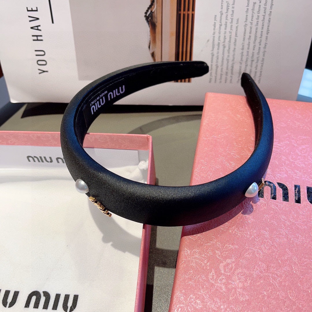 CHANEL THICK HEADBAND ATTACHED PEARL IN BLACK SILK 429311