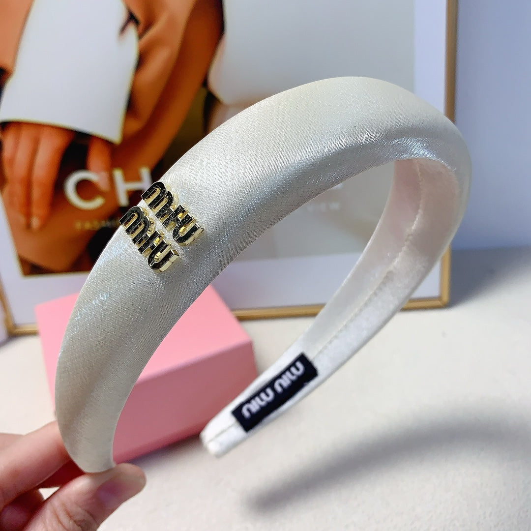CHANEL THICK HEADBAND IN WHITE SILK GOLD LOGO 241200