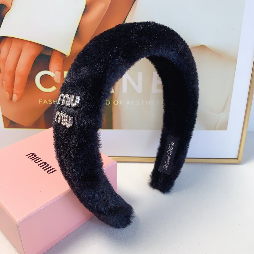 CHANEL HEAD BAND IN BLACK RABBIT FUR