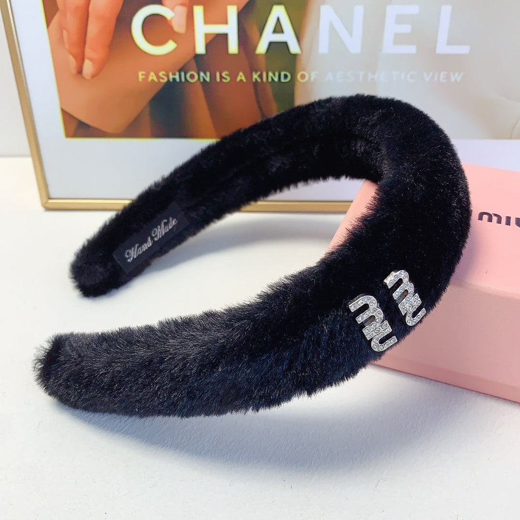 CHANEL HEAD BAND IN BLACK RABBIT FUR