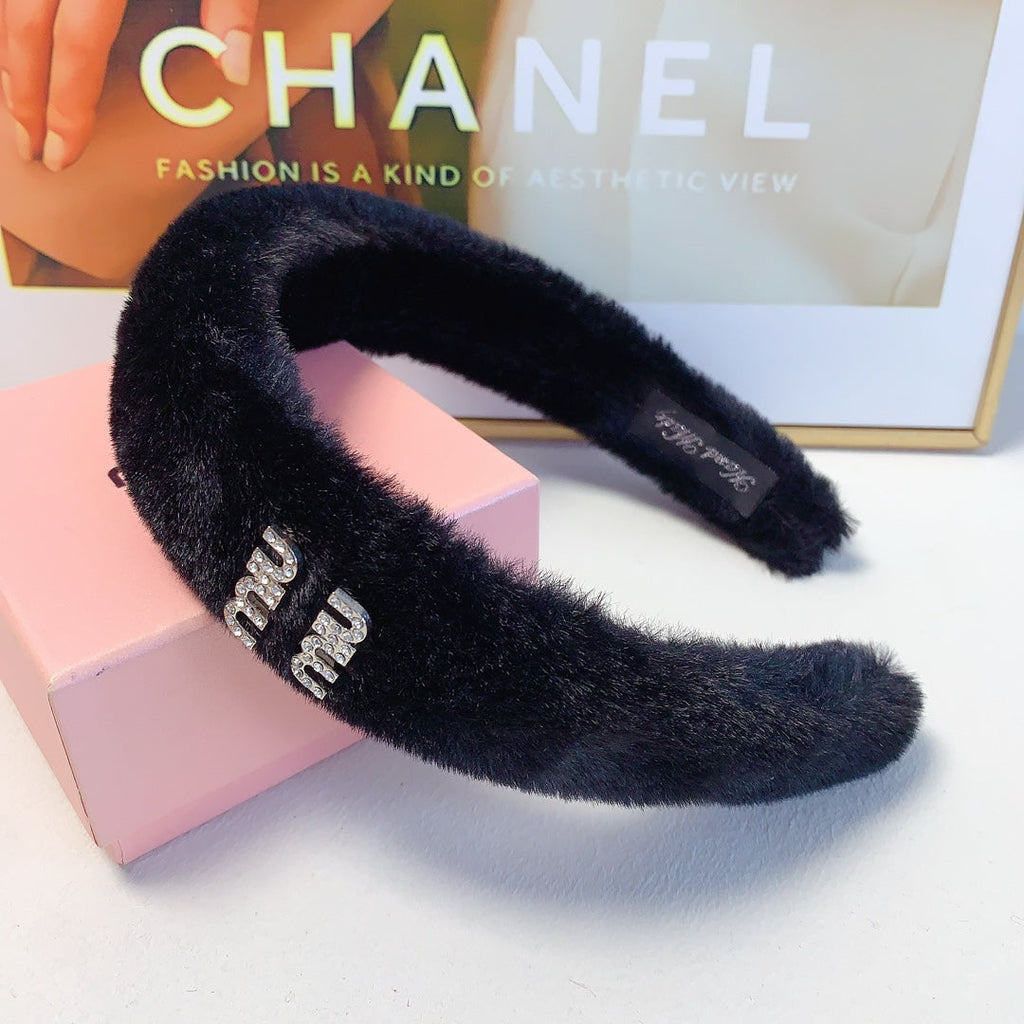 CHANEL HEAD BAND IN BLACK RABBIT FUR