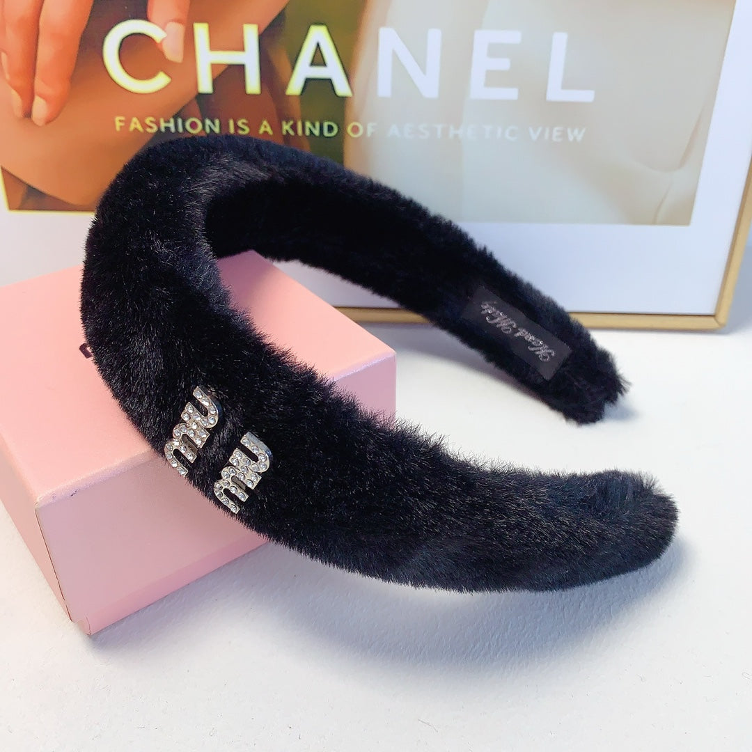 CHANEL HEAD BAND IN BLACK RABBIT FUR